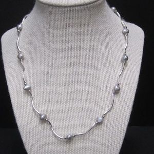Light  silver  gray  freshwater  pearl  necklace